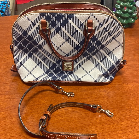 Dooney & Bourke Handbags - Dooney & Bourke purse
